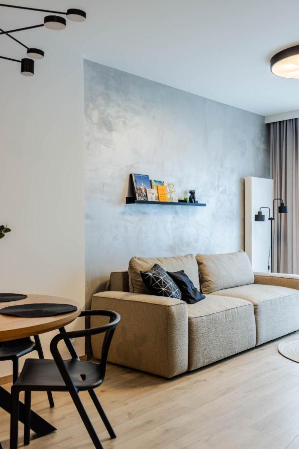 Klimatyzowany Apartament Very Berry Z Parkingiem W Poznaniu By Noclegi Renters Luaran gambar