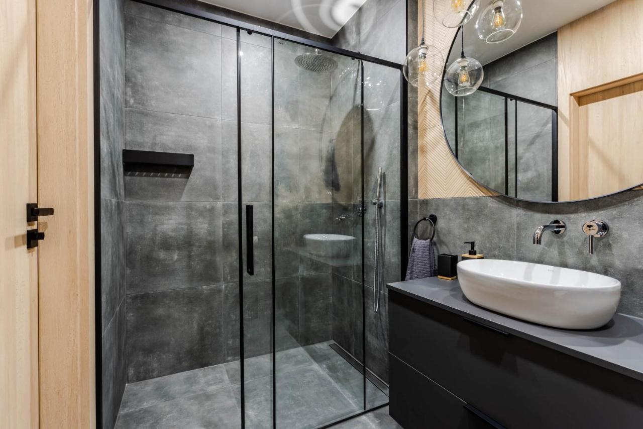 Klimatyzowany Apartament Very Berry Z Parkingiem W Poznaniu By Noclegi Renters Luaran gambar