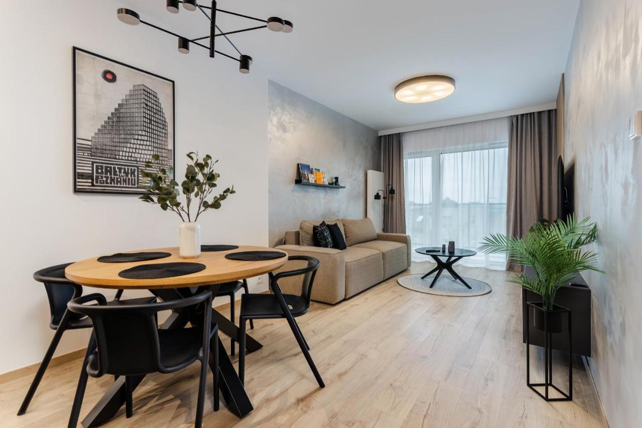 Klimatyzowany Apartament Very Berry Z Parkingiem W Poznaniu By Noclegi Renters Luaran gambar