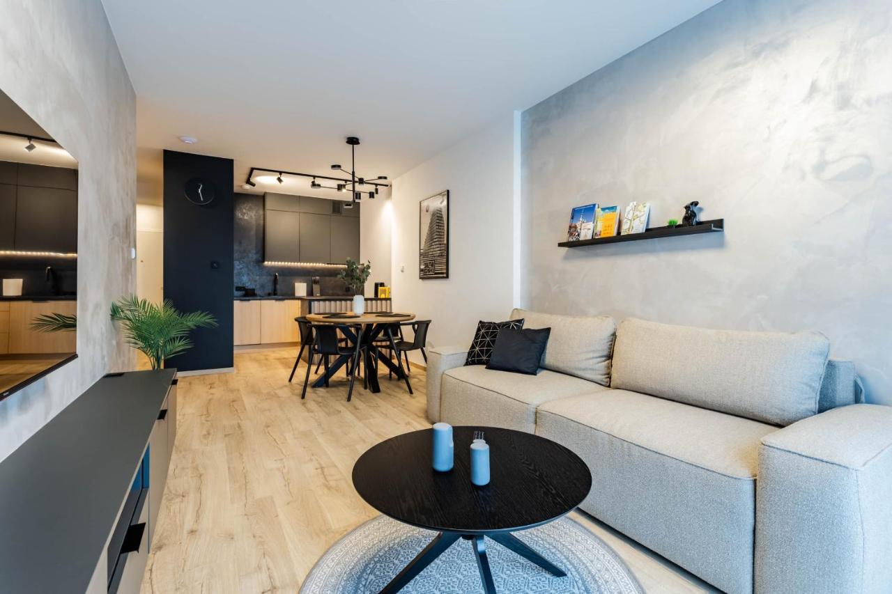 Klimatyzowany Apartament Very Berry Z Parkingiem W Poznaniu By Noclegi Renters Luaran gambar